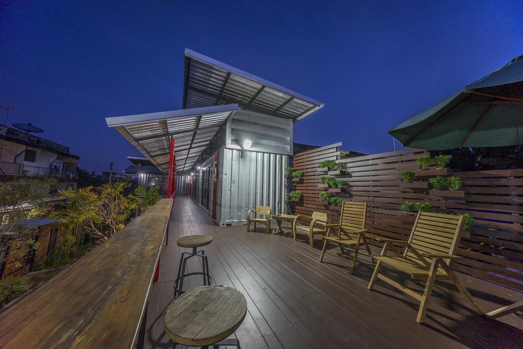 At Box Hostel Chiang Mai Extérieur photo