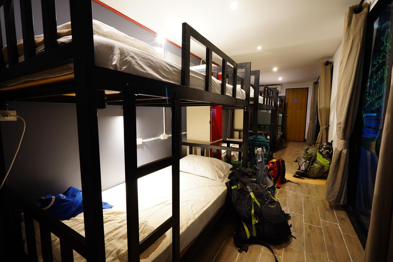 At Box Hostel Chiang Mai Extérieur photo