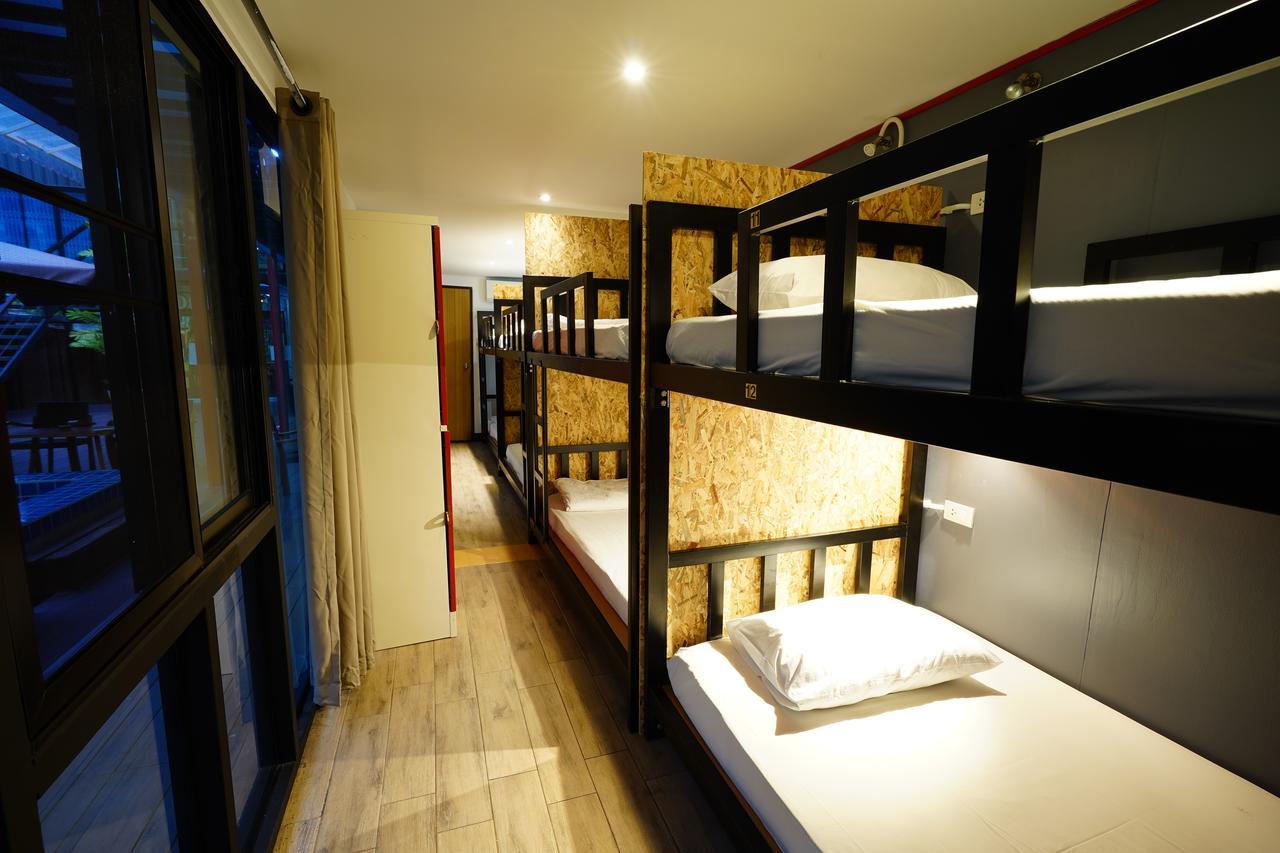 At Box Hostel Chiang Mai Extérieur photo