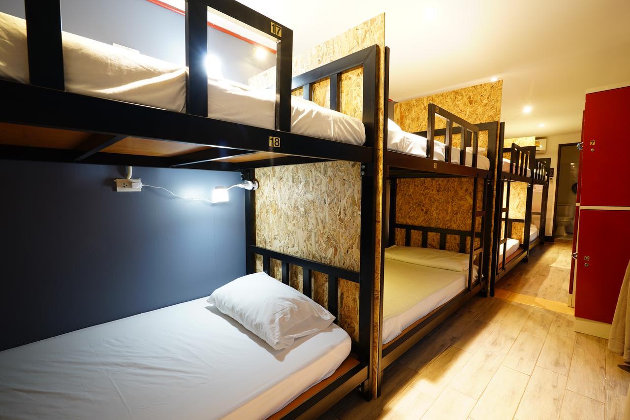 At Box Hostel Chiang Mai Extérieur photo