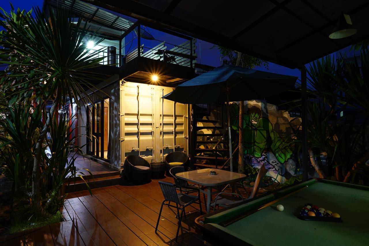 At Box Hostel Chiang Mai Extérieur photo