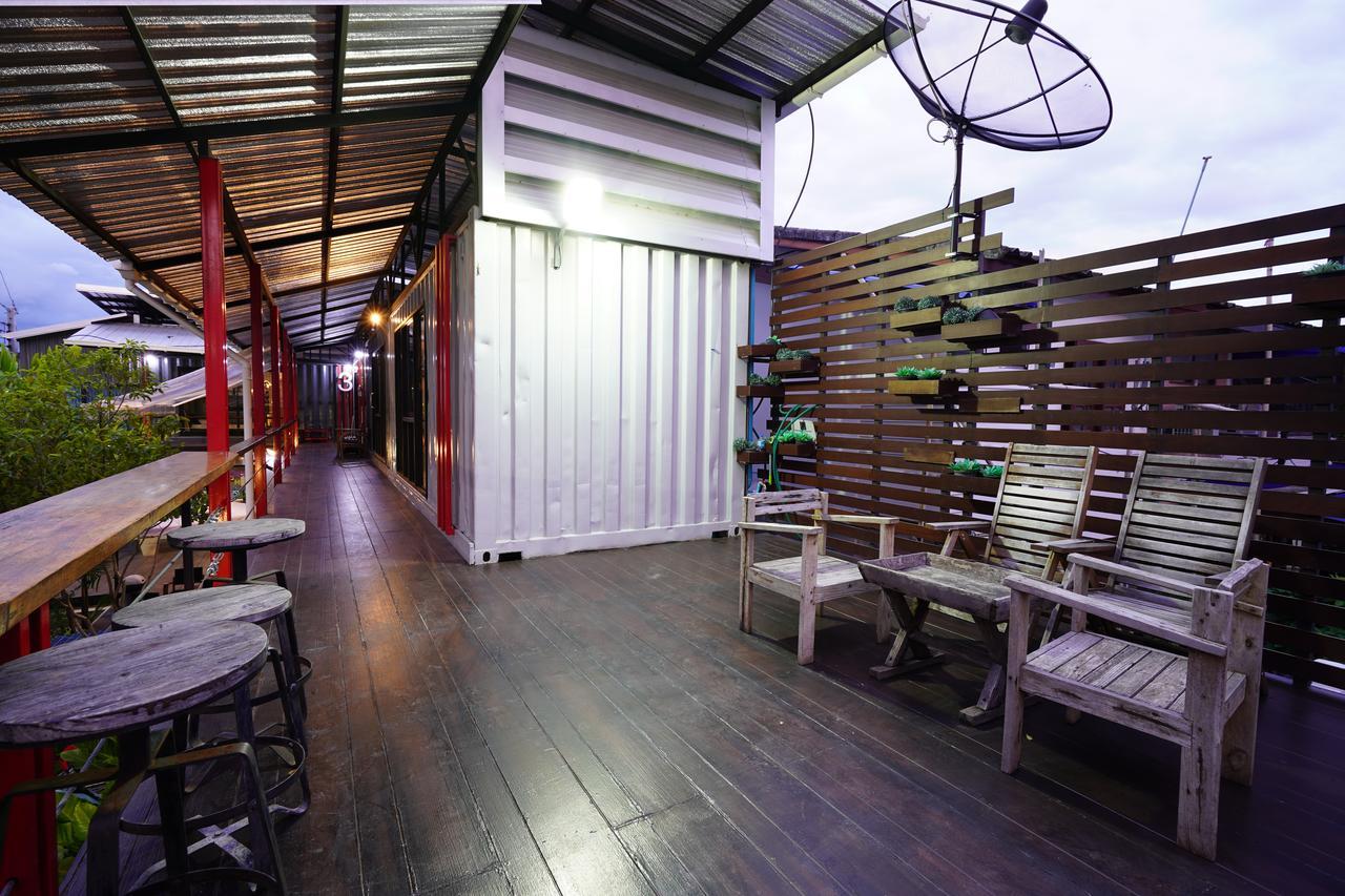 At Box Hostel Chiang Mai Extérieur photo
