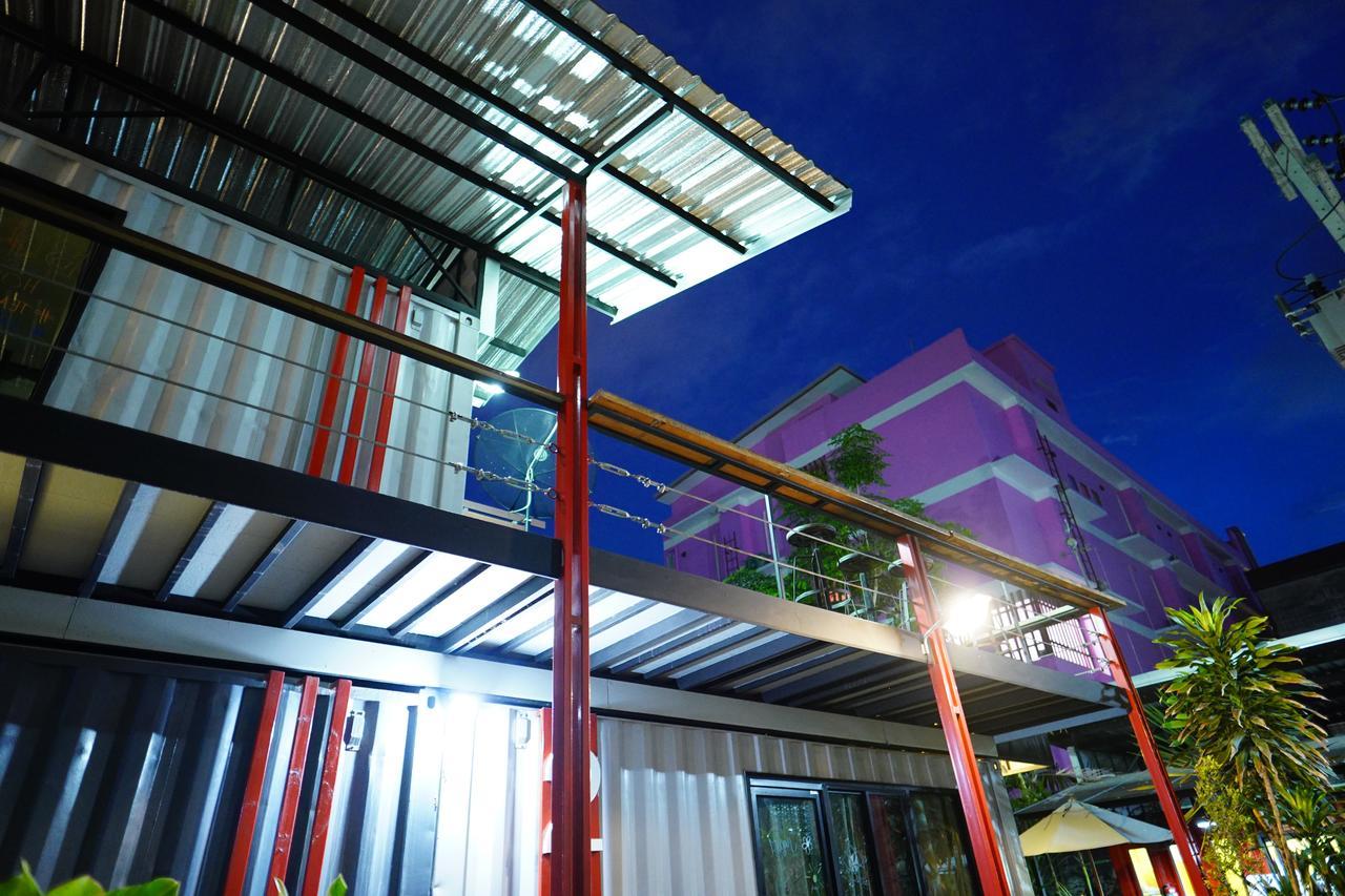 At Box Hostel Chiang Mai Extérieur photo