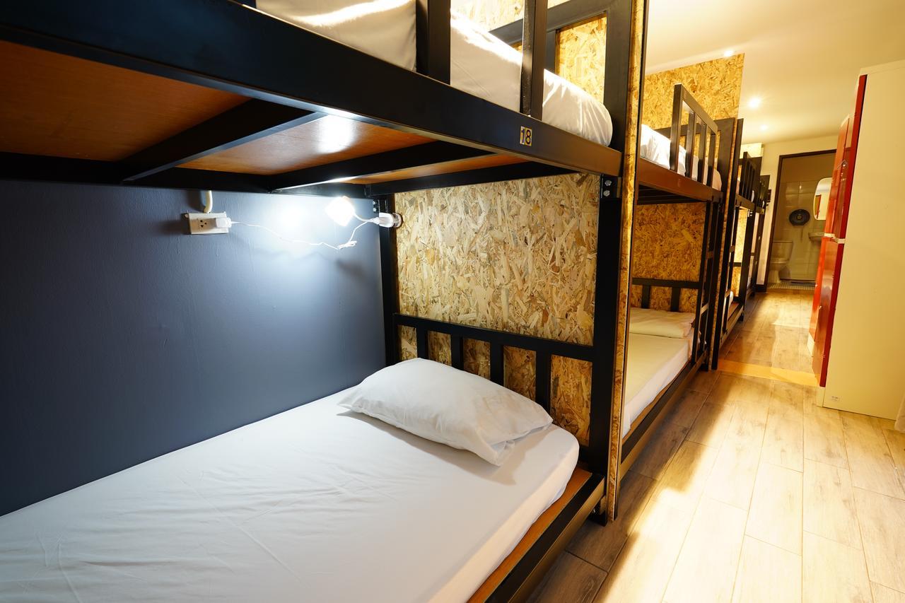 At Box Hostel Chiang Mai Extérieur photo
