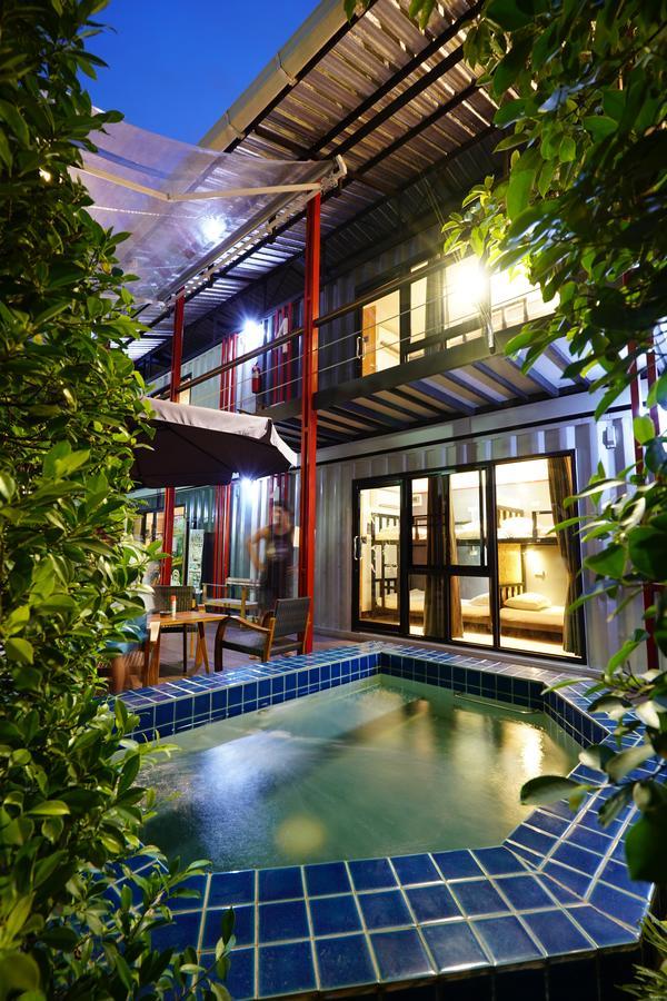 At Box Hostel Chiang Mai Extérieur photo