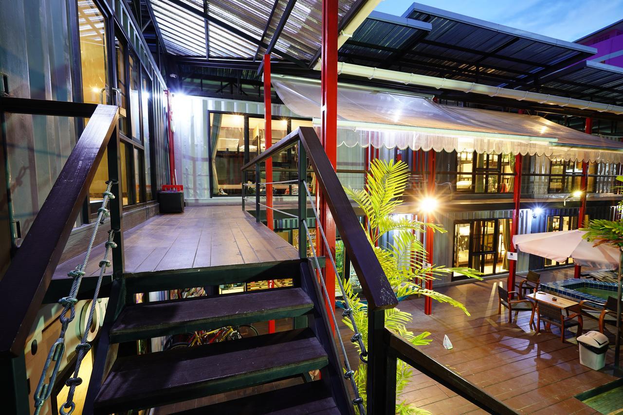At Box Hostel Chiang Mai Extérieur photo