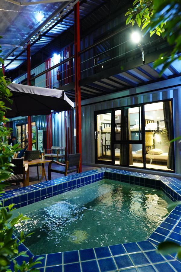 At Box Hostel Chiang Mai Extérieur photo