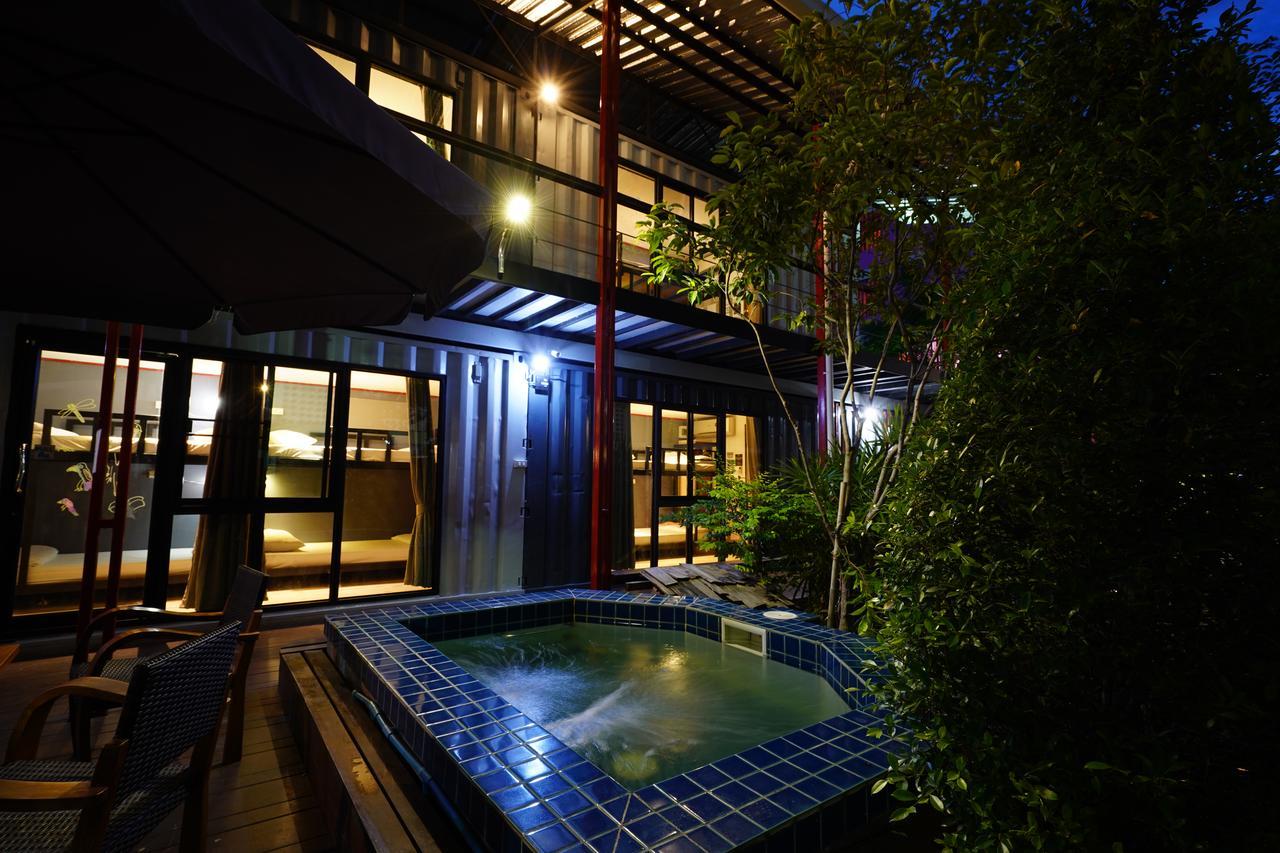At Box Hostel Chiang Mai Extérieur photo