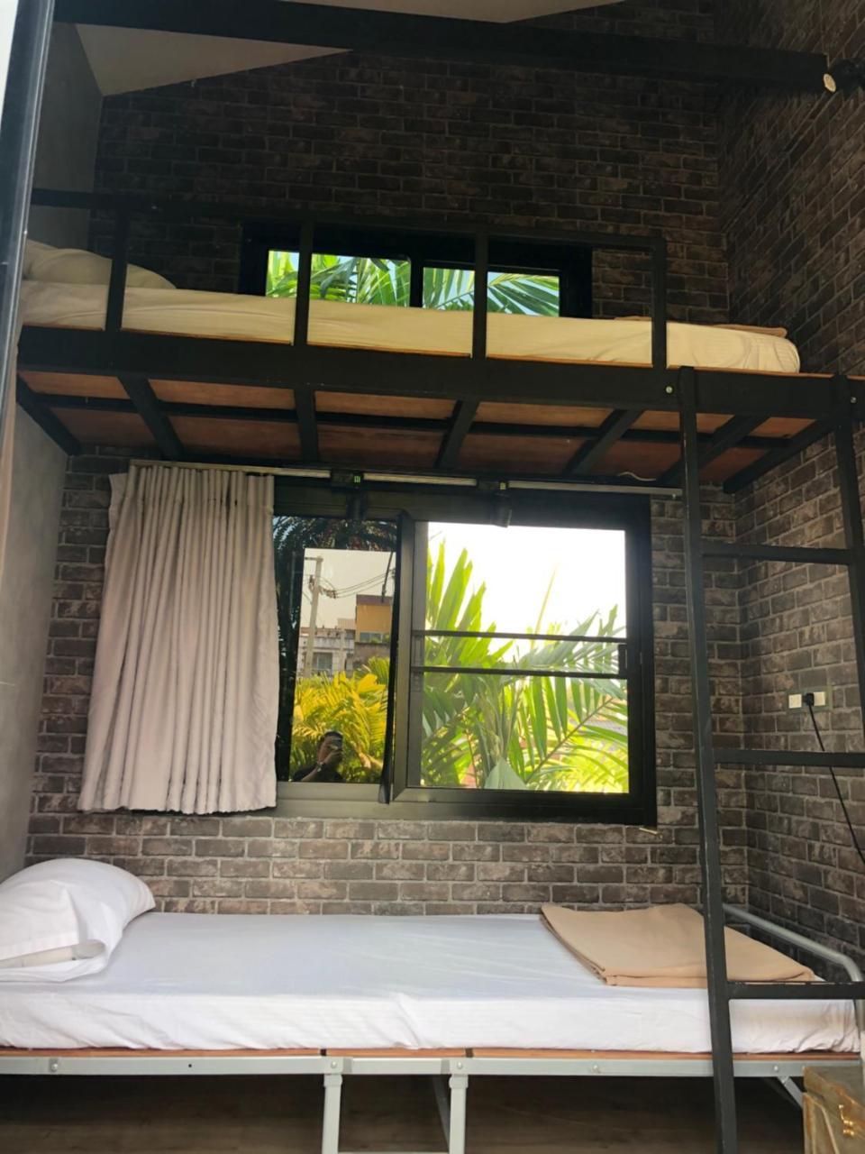 At Box Hostel Chiang Mai Extérieur photo